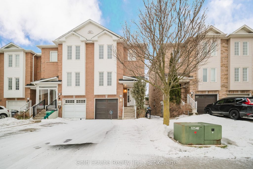 3-bedroom att/row/townhouse for rent in Brampton — 41 Wilmont Court (Photo 1)