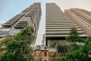 2-bedroom condo apartment for sale in Toronto — 410 - 15 Grenville Street