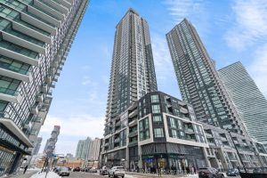 2-bedroom condo apartment for sale in Mississauga — 4109 - 510 Curran Place