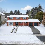 4-bedroom detached home for sale in Richmond Hill — 42 Blackforest Drive (Photo 3)