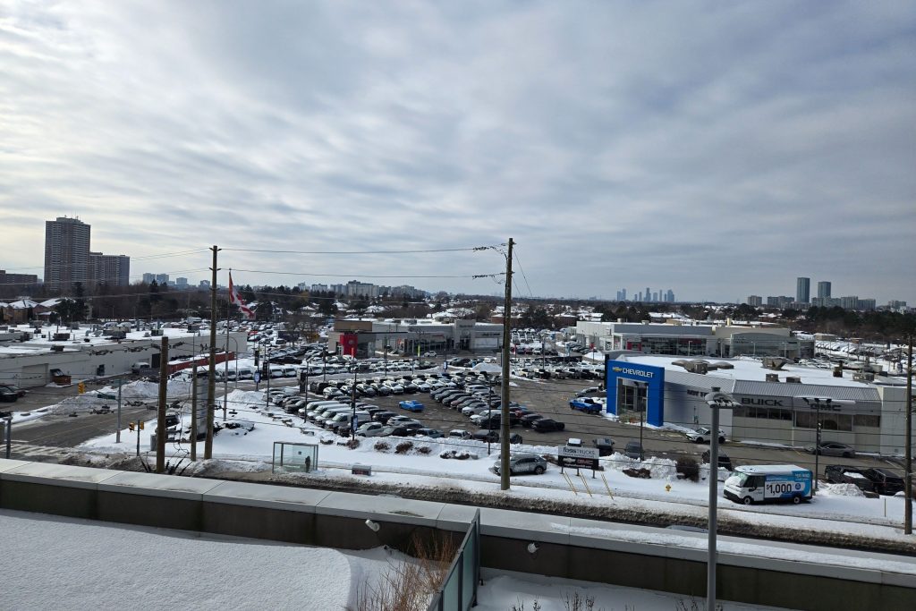 1-bedroom condo apartment for rent in Markham — 420 - 7161 Yonge Street (Photo 1)