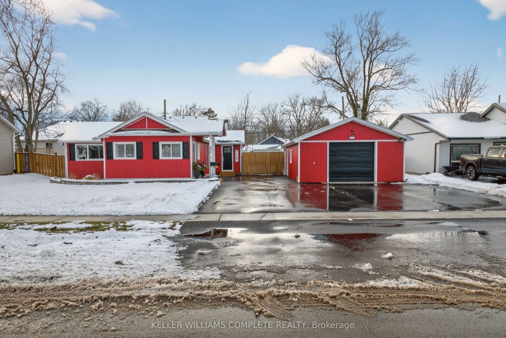 2-bedroom detached home for sale in Fort Erie — 423 Ferndale Avenue (Photo 1)