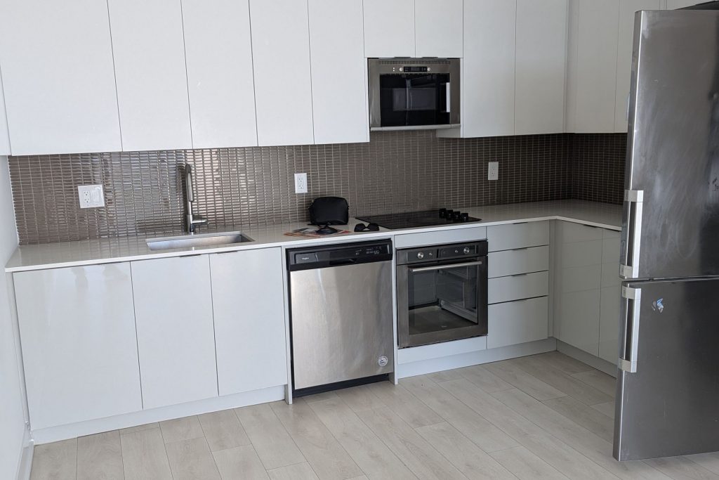 2-bedroom condo apartment for rent in Vaughan — 424 - 2908 Highway 7 Road (Photo 1)