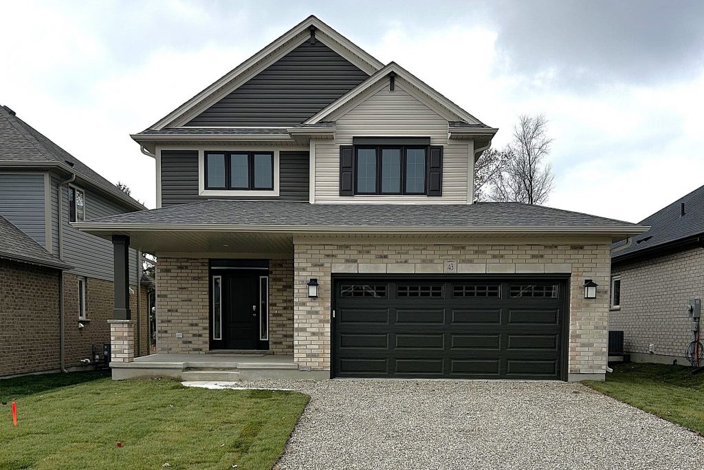 3-bedroom detached home for sale in Tillsonburg — 43 Lark Street (Photo 1)