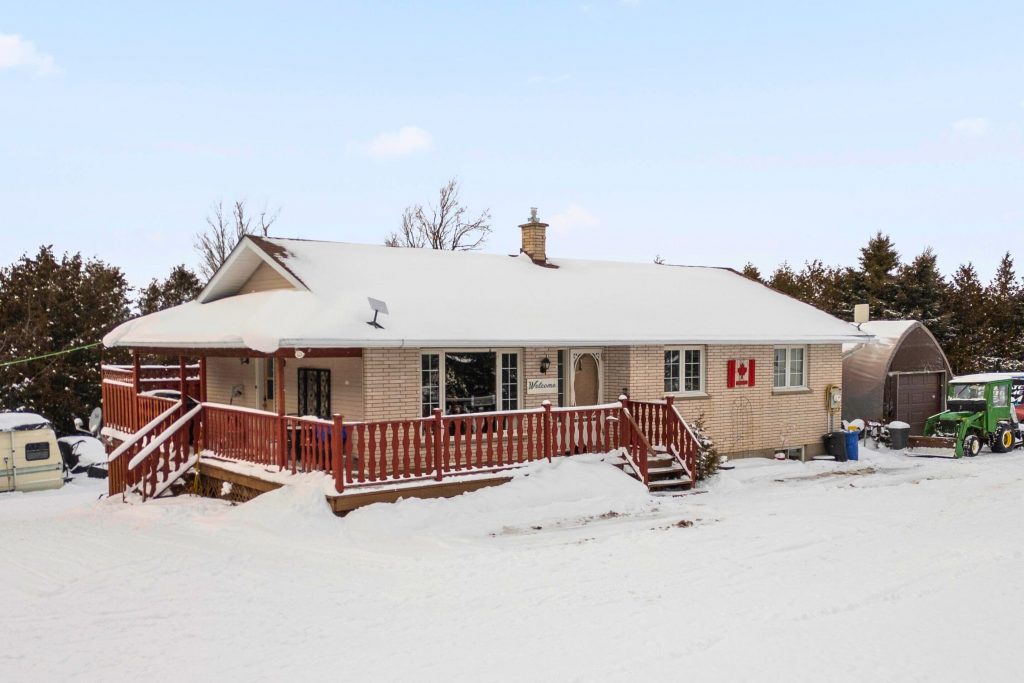 3-bedroom detached home for sale in Melancthon — 437090 4th Line (Photo 1)