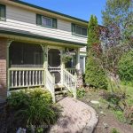 4-bedroom detached home for sale in Georgina — 44 Beaverdale Crescent (Photo 2)