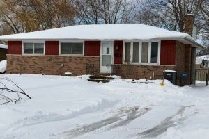 3-bedroom detached home for sale in London South — 44 Mendip Crescent