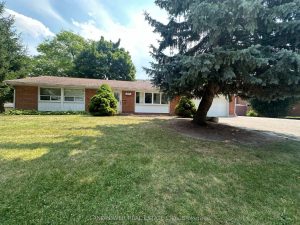 3-bedroom detached home for sale in Richmond Hill — 44 Starlight Crescent