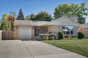 3-bedroom detached home for sale in London South — 440 Beachwood Avenue