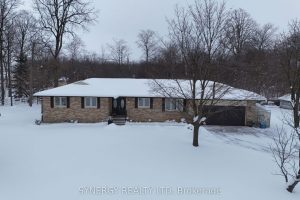 2-bedroom detached home for sale in Brooke-alvinston — 4422 Nauvoo Road
