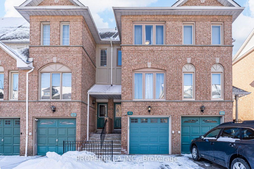3-bedroom condo townhouse for sale in Mississauga — 45 - 1050 Bristol Road W (Photo 1)