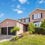 4-bedroom detached home for sale in Whitby — 46 Foster Crescent (Photo 2)
