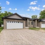 2-bedroom home for sale in Lakeshore — 476 Railway (Photo 2)