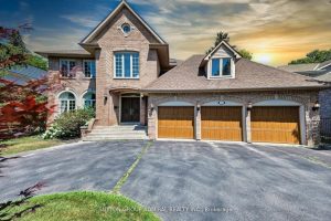 4-bedroom detached home for sale in Toronto — 48 Berkindale Drive