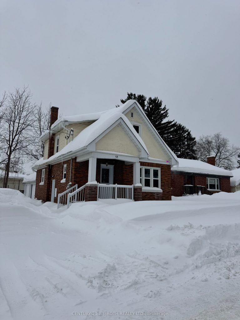 3-bedroom detached home for rent in Barrie — 48 Drury Lane (Photo 1)