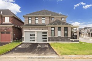 4-bedroom detached home for sale in Georgina — 49 Ainslie Hill Crescent