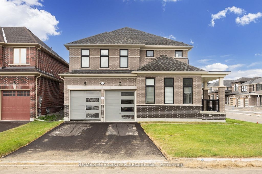 4-bedroom detached home for sale in Georgina — 49 Ainslie Hill Crescent (Photo 1)