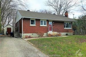 3-bedroom detached home for sale in Ottawa — 49 Crownhill Street