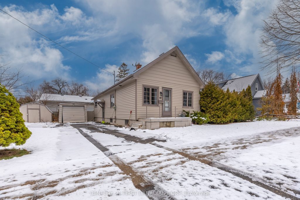 3-bedroom detached home for sale in London East — 49 Mcnay Street (Photo 1)