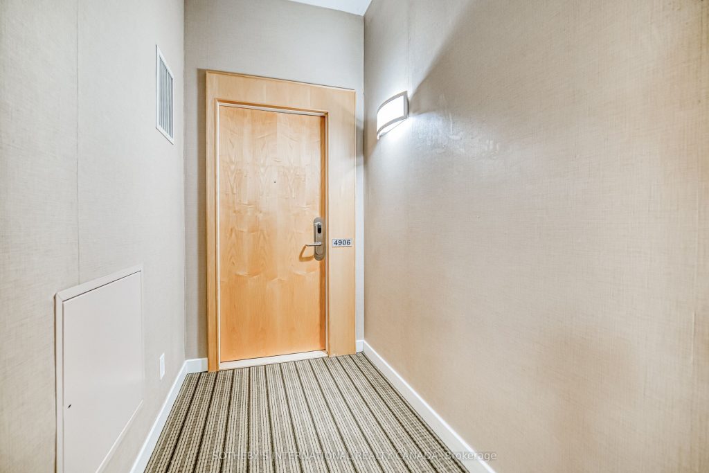 3-bedroom condo apartment for sale in Toronto — 4906 - 55 Bremner Boulevard (Photo 1)