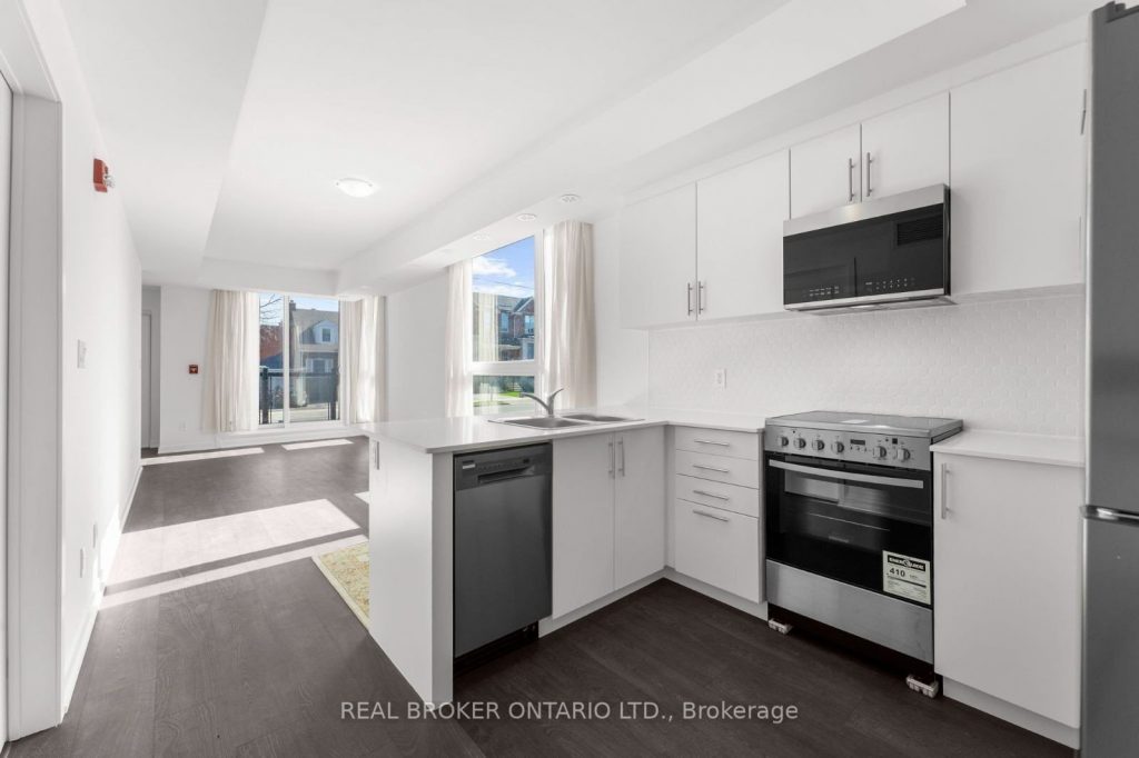 2-bedroom condo townhouse for rent in Toronto — 5 - 16 Marquette Avenue (Photo 1)