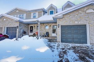 3-bedroom att/row/townhouse for sale in Pelham — 5 Maureen Court
