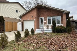 3-bedroom detached home for sale in Hamilton — 5 Twinoaks Acres