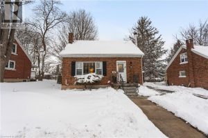 4-bedroom home for sale in Waterloo — 50 Columbia Street West