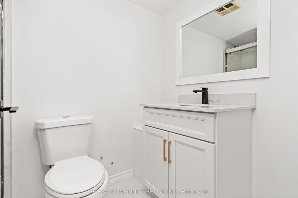 1-bedroom condo apartment for sale in Toronto — 501 - 330 Mccowan Road (Photo 1)