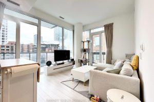 2-bedroom condo apartment for rent in Toronto — 503 - 39 Roehampton Avenue
