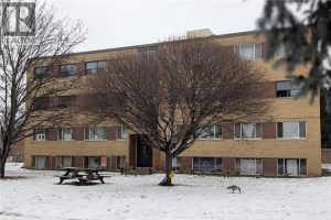 2-bedroom home for rent in Burlington — 52 - 2049 Prospect Street
