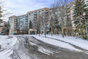 2-bedroom condo apartment for rent in Richmond Hill — 520 - 3 Ellesmere Street
