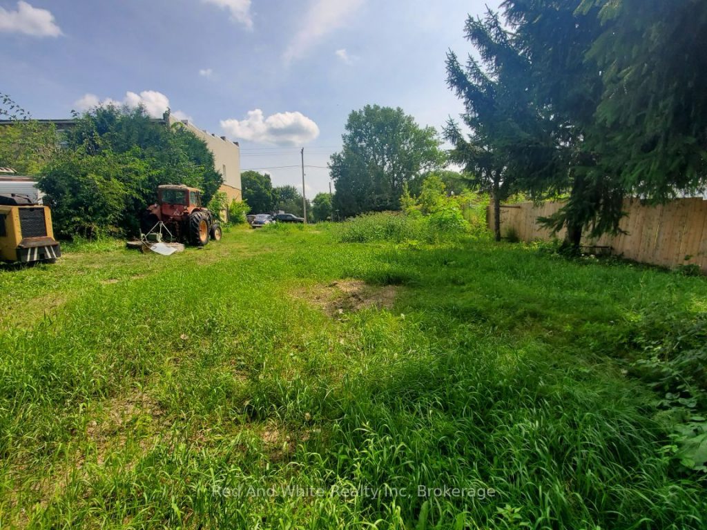 Studio vacant land home for sale in Dawn-euphemia — 527 Florence Road (Photo 1)