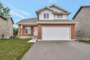 3-bedroom detached home for sale in Belleville — 54 Lanark Drive