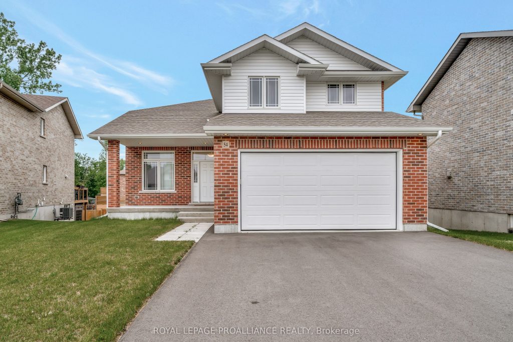 3-bedroom detached home for sale in Belleville — 54 Lanark Drive (Photo 1)