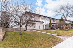 3-bedroom condo townhouse for sale in Pickering — 55 - 925 Bayly Street