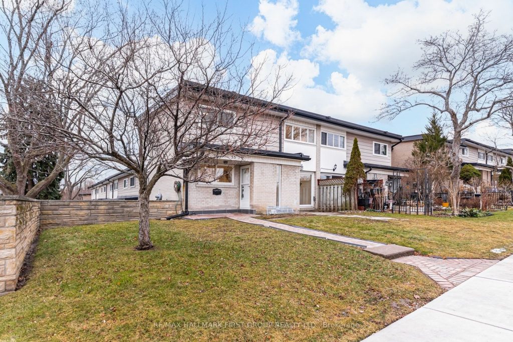 3-bedroom condo townhouse for sale in Pickering — 55 - 925 Bayly Street (Photo 1)