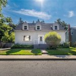 6-bedroom home for sale in Dundas — 55 Wellington Street South (Photo 1)