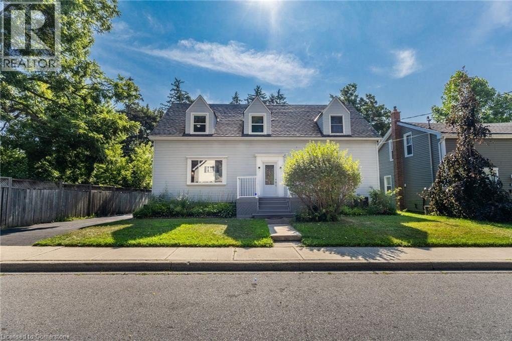 6-bedroom home for sale in Dundas — 55 Wellington Street South (Photo 1)