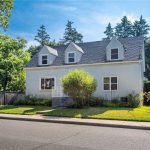 6-bedroom home for sale in Dundas — 55 Wellington Street South (Photo 2)