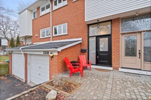 4-bedroom att/row/townhouse for sale in Burlington — 5556 Schueller Crescent