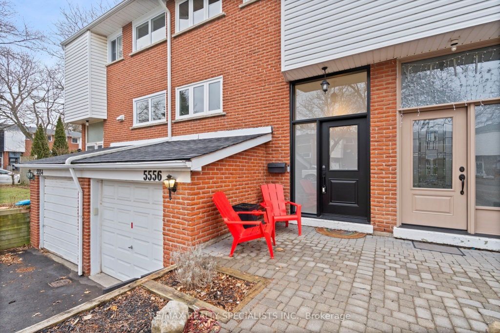 4-bedroom att/row/townhouse for sale in Burlington — 5556 Schueller Crescent (Photo 1)