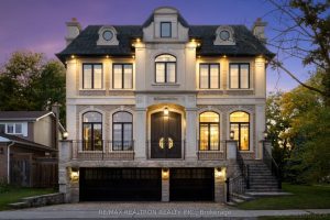 4-bedroom detached home for sale in Richmond Hill — 56 Sanderson Crescent