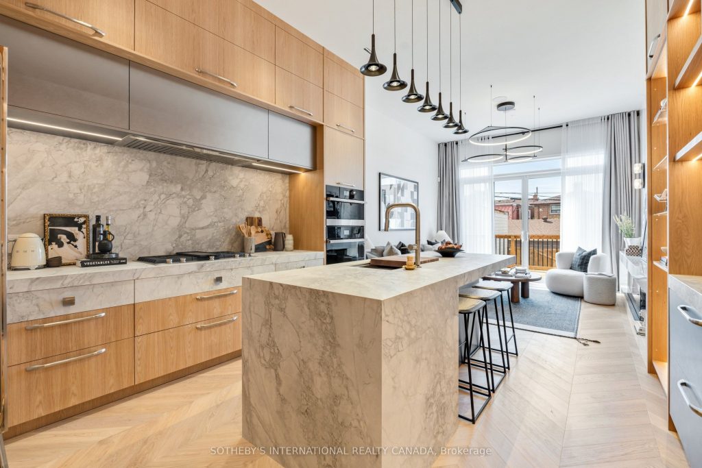 4-bedroom detached home for sale in Toronto — 566 Delaware Avenue N (Photo 1)