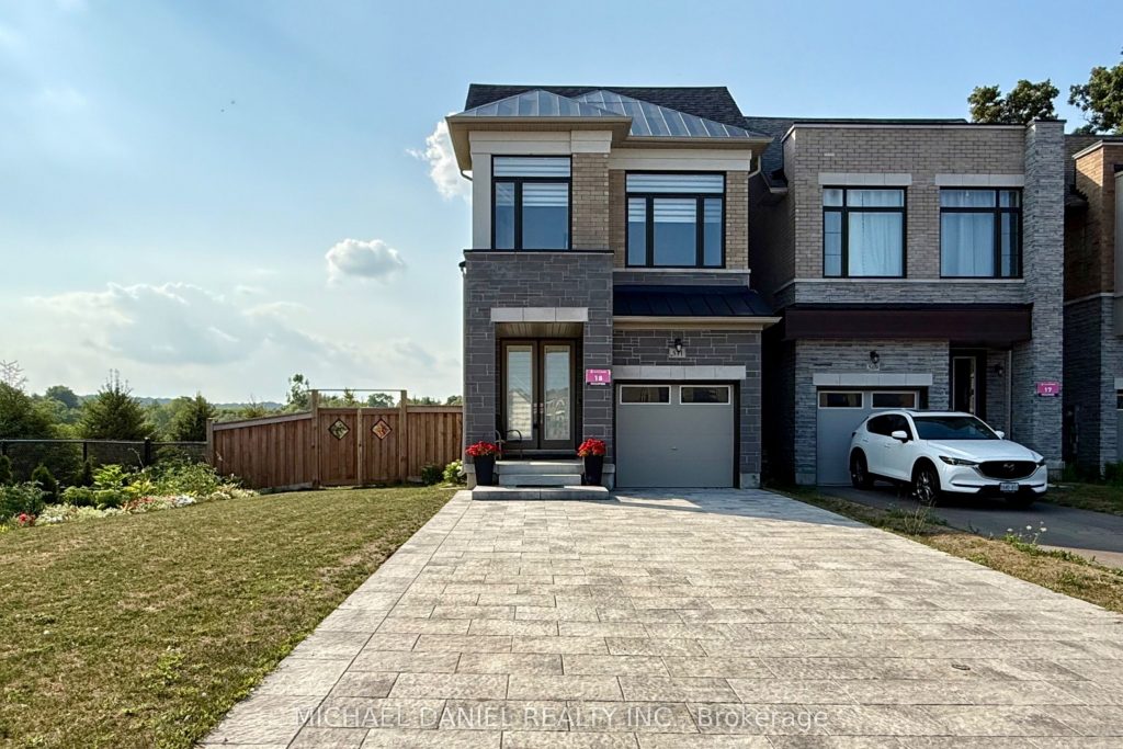 4-bedroom detached home for sale in Newmarket — 571 New England Court (Photo 1)