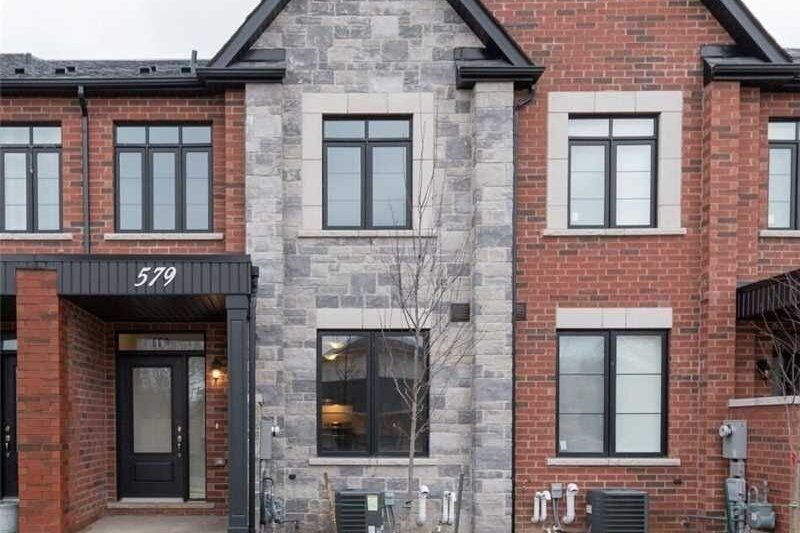 3-bedroom att/row/townhouse for rent in Burlington — 579 Wedgewood Drive (Photo 1)