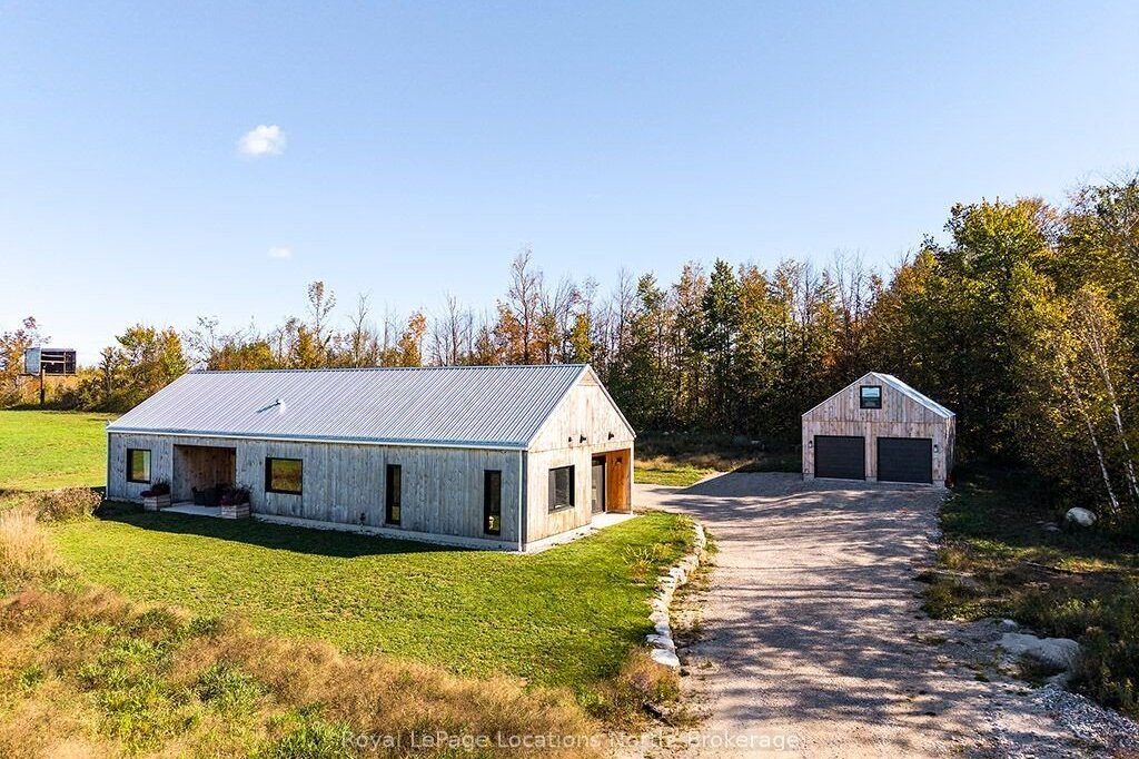3-bedroom detached home for sale in Meaford — 58165 12th Line (Photo 1)