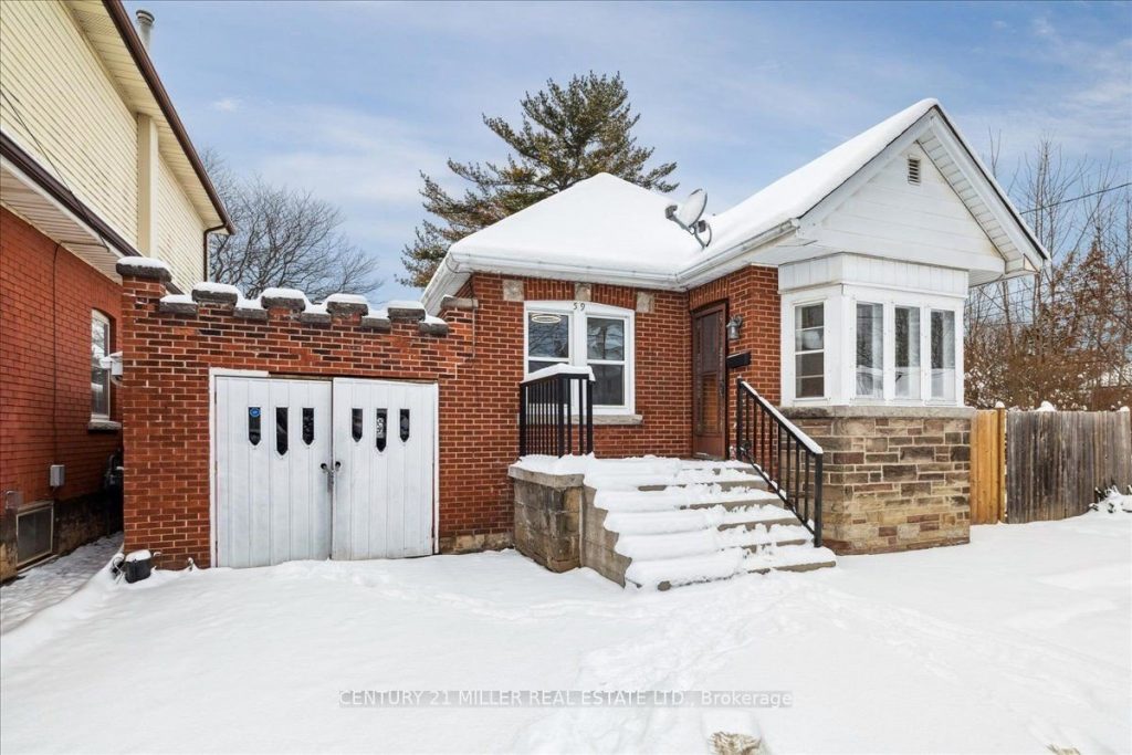 2-bedroom detached home for sale in Hamilton — 59 Longwood Road N (Photo 1)