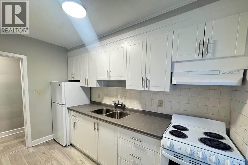 2-bedroom home for rent in Welland — 6 - 32 Price Avenue (Photo 1)