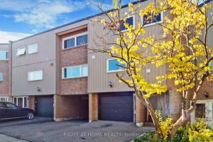 4-bedroom condo townhouse for sale in Mississauga — 6 - 400 Bloor Street